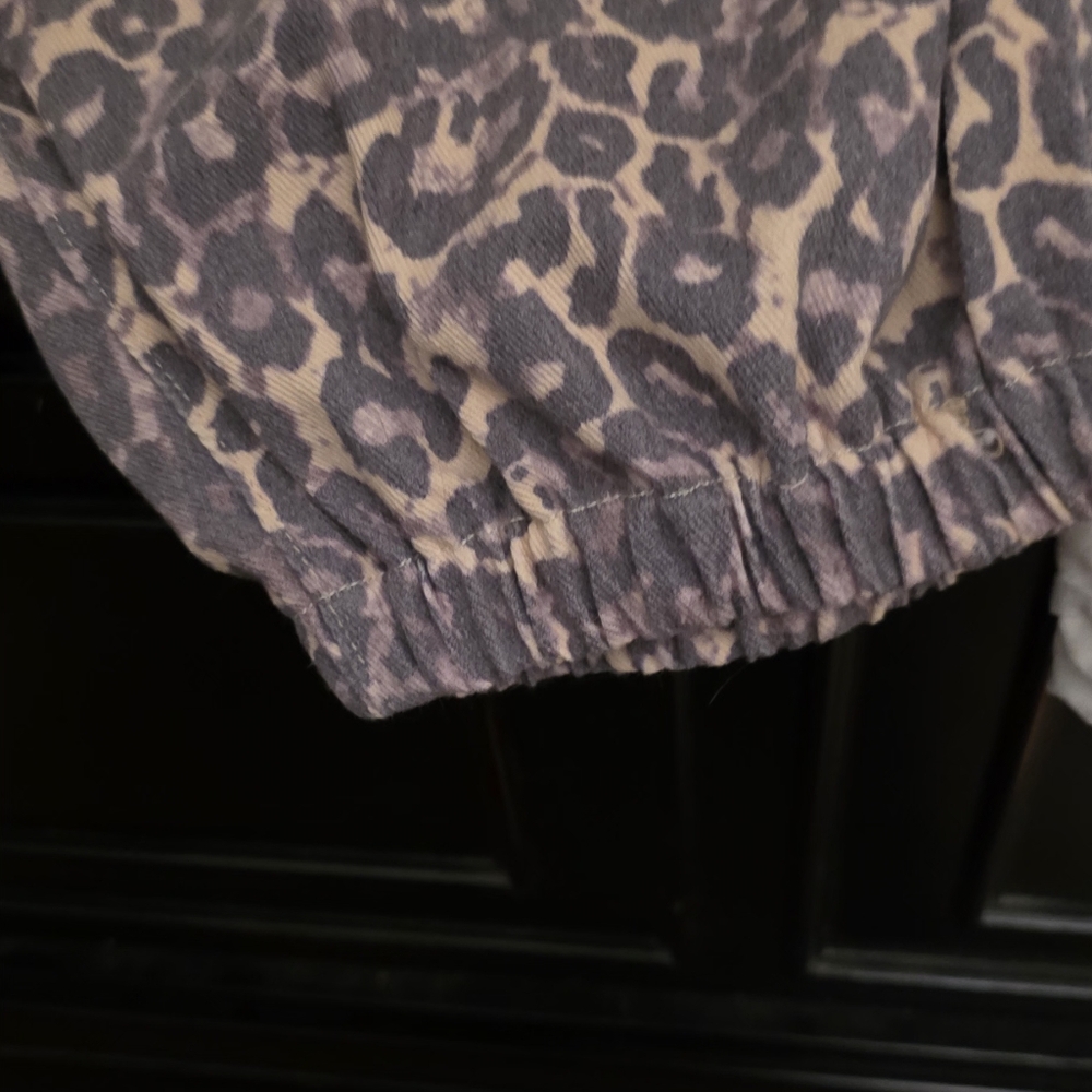 POL Leopard Print Joggers with Pockets - Picture 7 of 8